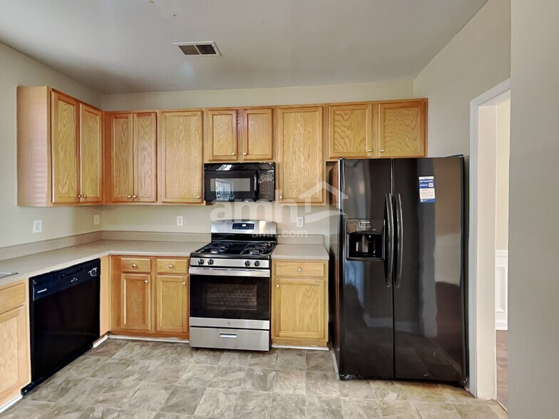 Building Photo - 9740 Lakemoore Cv