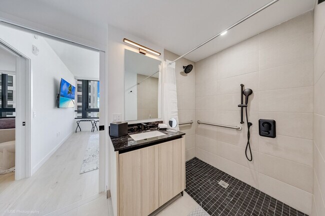 Building Photo - 350 N Miami Ave