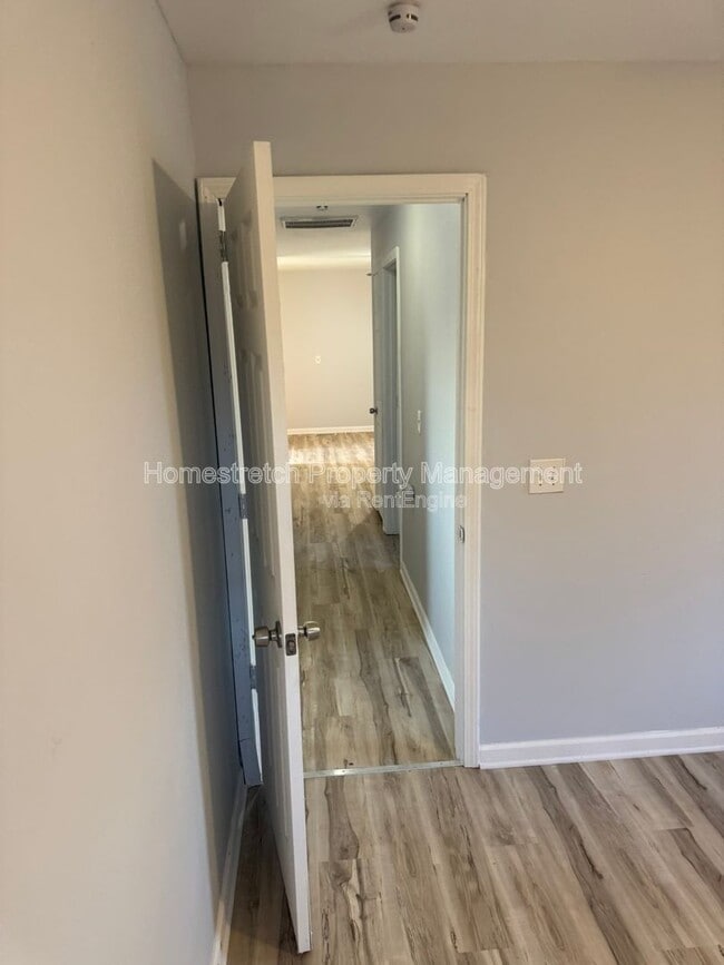 Building Photo - 850 St Bartholomew Dr