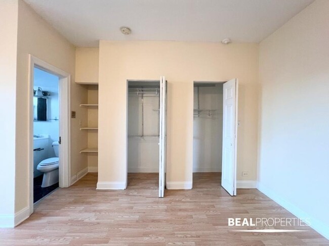 Building Photo - 1 bedroom in CHICAGO IL 60625