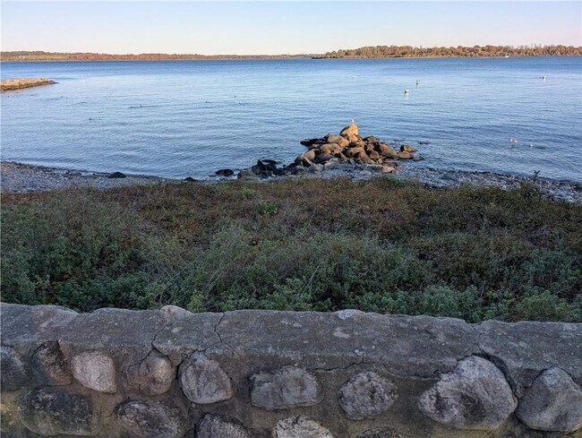 Building Photo - 25 Waterway