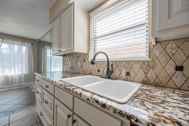 Building Photo - 105 Quail Run