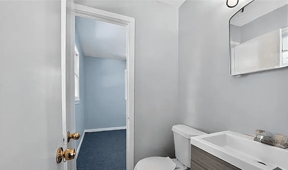 Building Photo - 704 Valleyview Dr