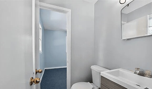 Building Photo - 704 Valleyview Dr