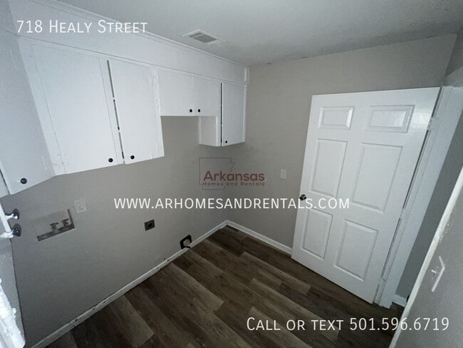 Building Photo - 718 Healy St