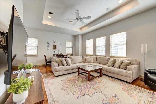 Primary Photo - 1718 W 25th St