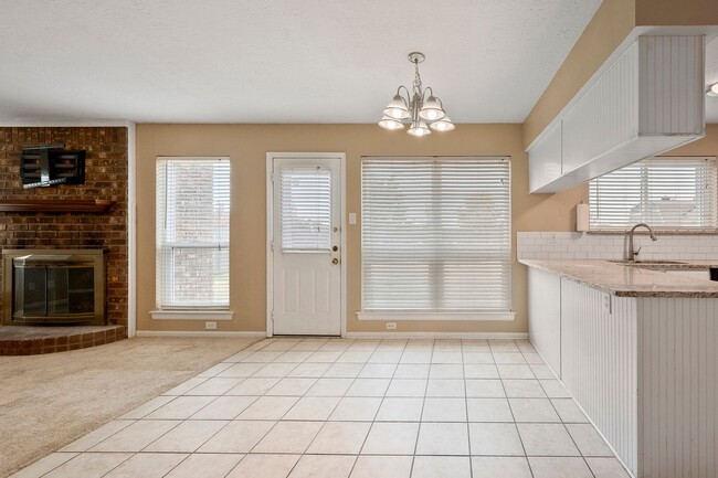 Building Photo - Mansfield Country Club Home