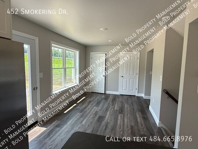 Building Photo - 452 Smokering Dr