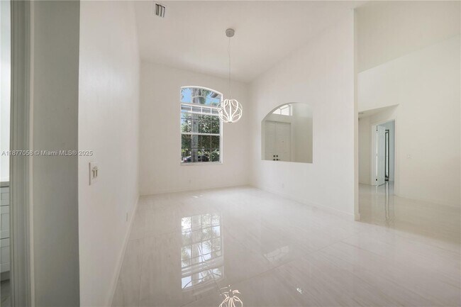 Building Photo - 2527 Jardin Dr