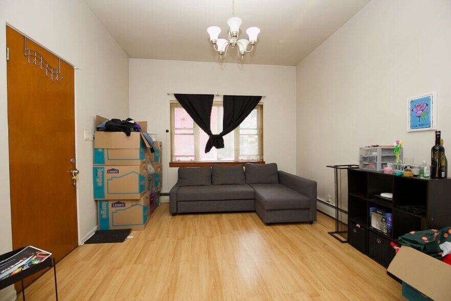 Building Photo - 1475 W Erie St