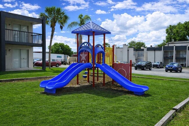 Building Photo - 8425 Cerro Cir