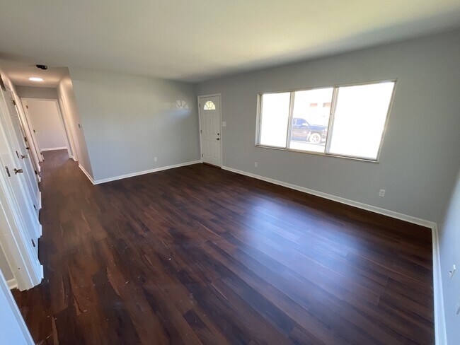 Building Photo - 3306 Elman Dr