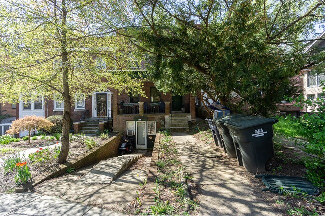 Building Photo - 3204 Porter St NW