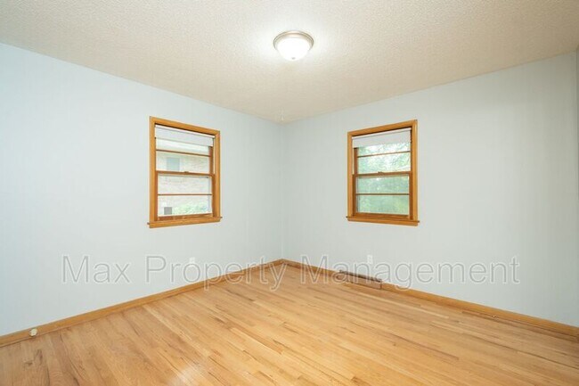 Building Photo - 3934 Oakshire Rd