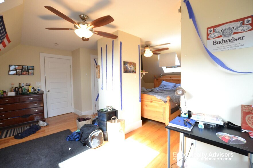 Building Photo - 73 Leicester St