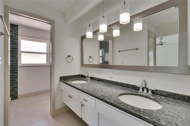 Building Photo - 1492 Sea Gull Dr S