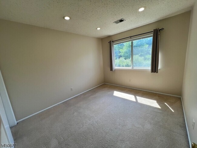 Building Photo - 179 Drake Ln