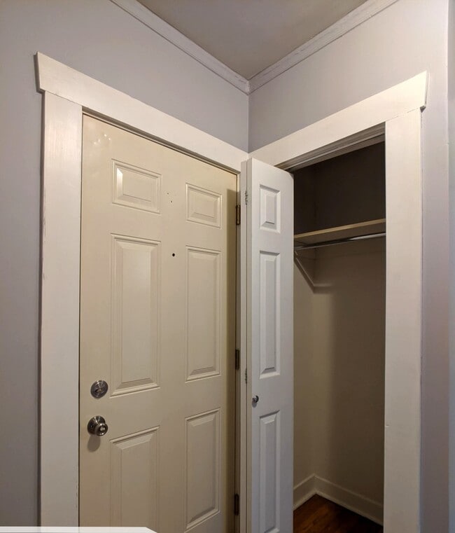 Building Photo - 5027 N Harding Ave