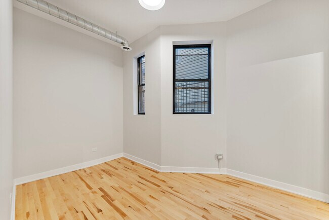 Building Photo - 4200 N Sacramento Ave