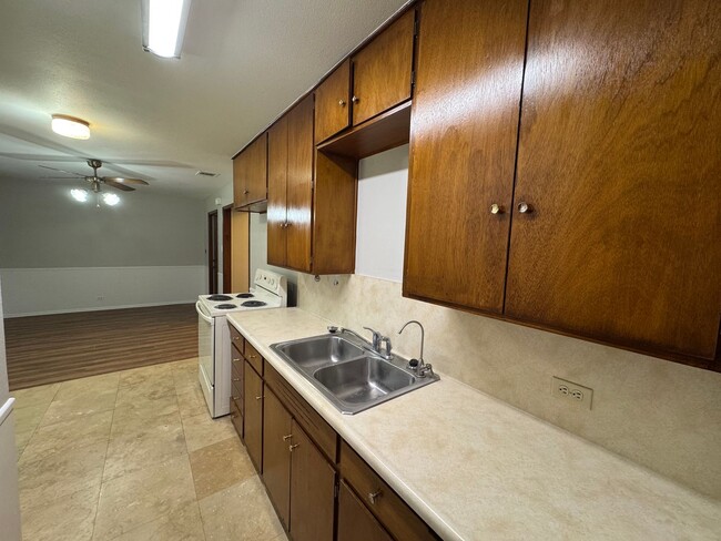 Building Photo - Welcome to this charming 3-bedroom, 1.5-bathroom home with easy access to FT. SAM, BAMC, RANDOLPH...