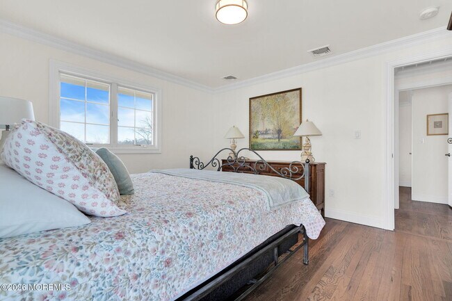 Building Photo - 606 North Blvd