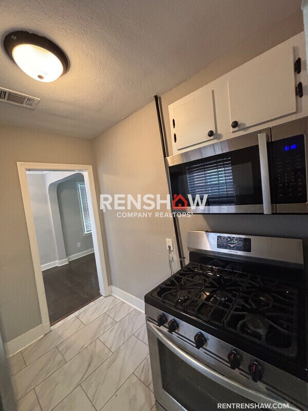 Building Photo - 1870 Vollintine Ave