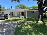 Building Photo - 624 Scottsdale Dr