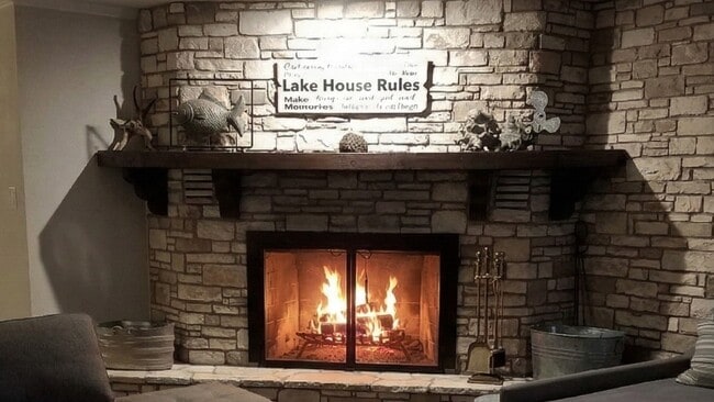 Building Photo - 2055 Island View