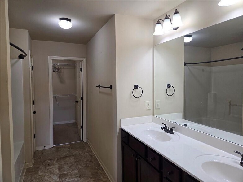 Building Photo - 1030 Glenwyck Dr
