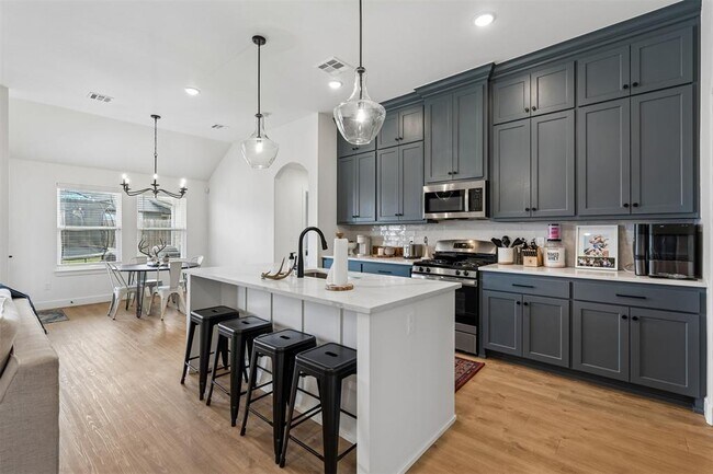 Building Photo - 2232 Los Angeles Ave