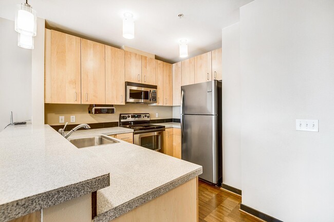 Kitchen - 655 Crockett St