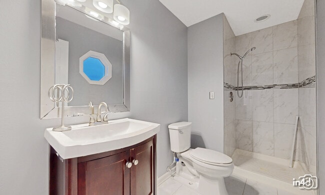 Building Photo - 239 Capitol Dr