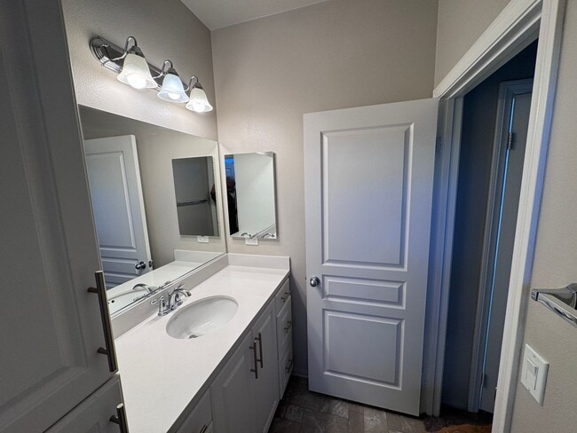 Building Photo - Large Newer Home - 4 Bedroom / 3 1/2 Bath