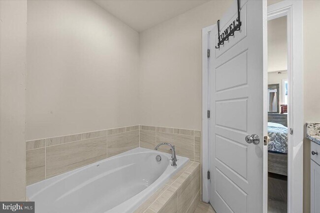 Building Photo - 12611 Macaulay St