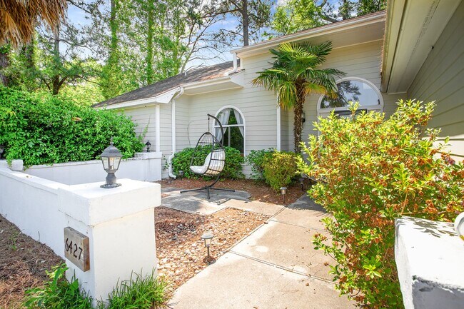 Building Photo - FURNISHED Coastal Retreat Near Wrightsville Beach in Desirable Masonboro Neighborhood