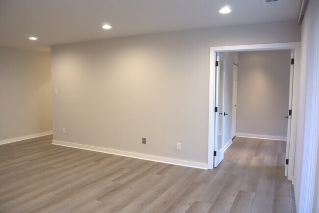 Building Photo - 11315 Commonwealth Dr