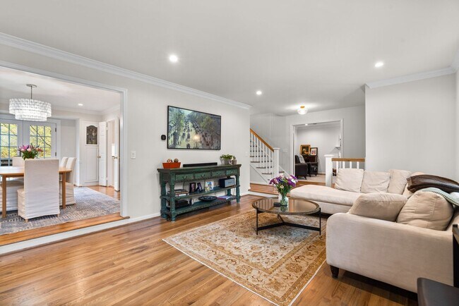 Building Photo - 4 Bed 4.5 Bath - Bethesda  Single Family Colonial - 2 Car Garage