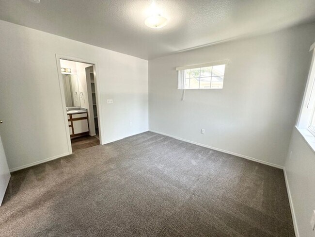 Building Photo - Affordable living at Westside Apartments!