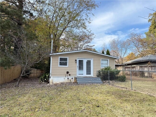 Building Photo - 1416 Woodland Hills Dr NE