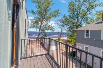 Building Photo - AVAILABLE JULY - Renovated Luxury 1 bed/1 bath Home on PARK POINT