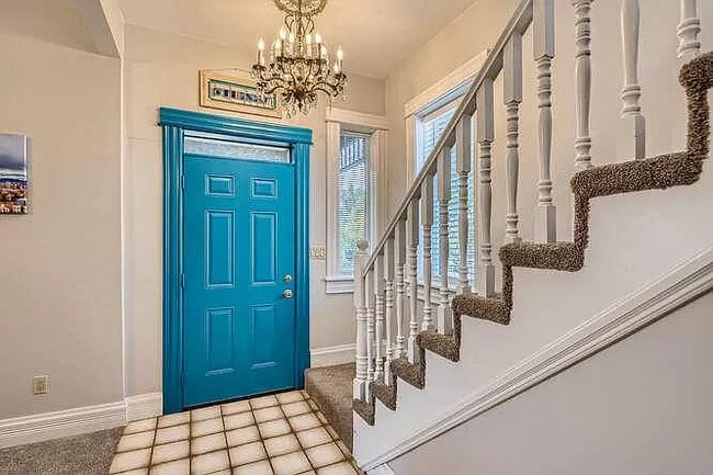 Building Photo - 3247 W 19th Ave