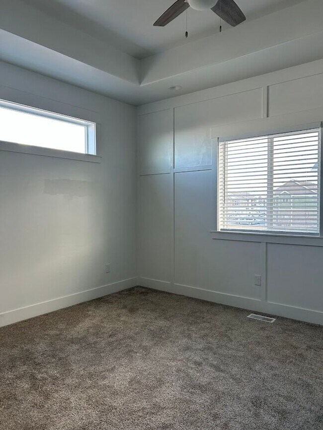 Building Photo - Huckleberry Townhomes