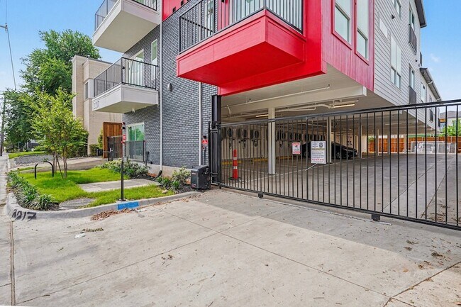 Building Photo - 2217 N Fitzhugh Ave