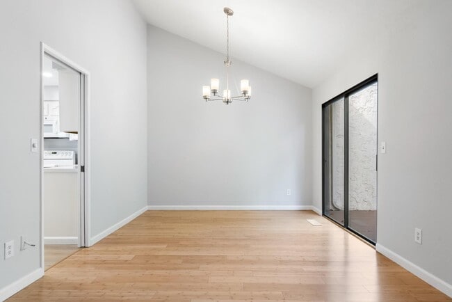 Building Photo - 922 Jungfrau Ct