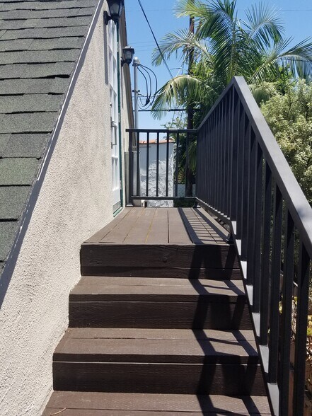 Exterior Staircase / Balcony - 750 N Genesee Ave