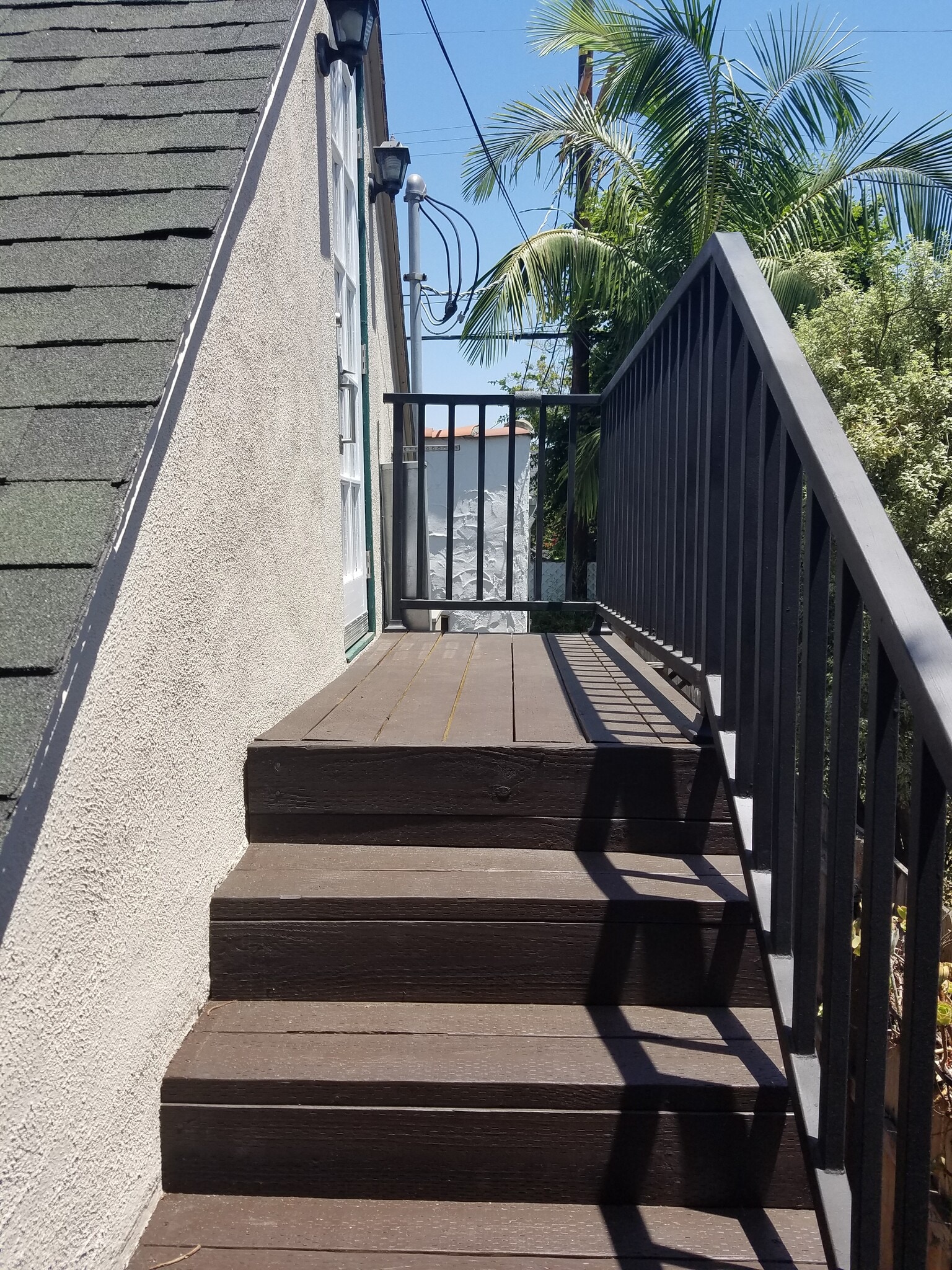 Exterior Staircase / Balcony - 750 N Genesee Ave