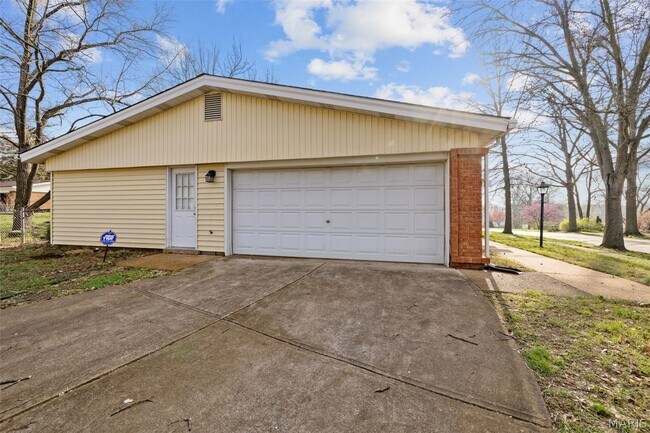 Building Photo - 4649 McIlroy Dr