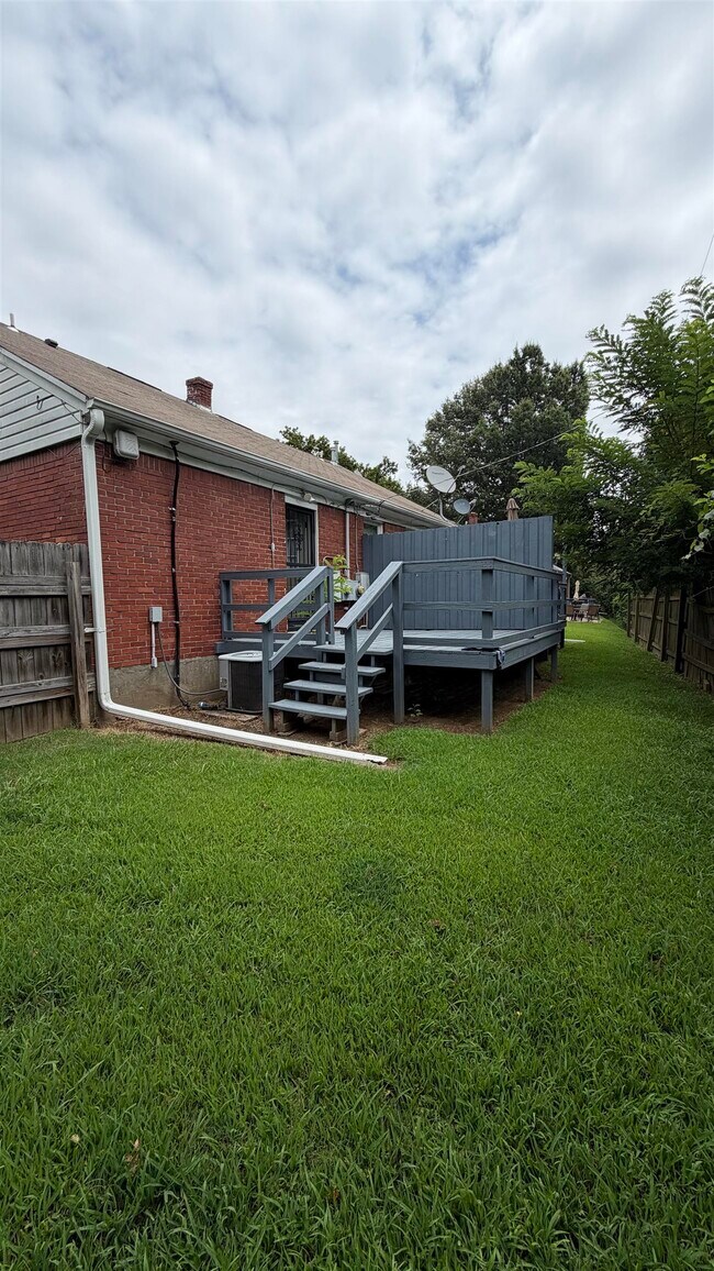 Building Photo - 3555 Barwood Cir