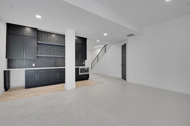 Building Photo - 28229 Juniper Dr