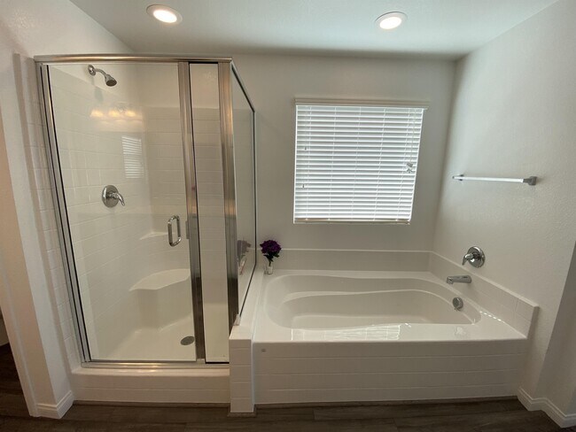 Building Photo - 2212 Stone Well Rd